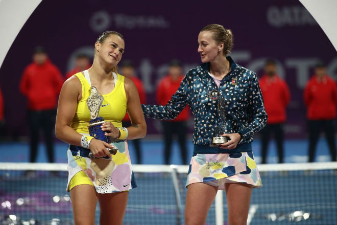 Sabalenka (trái) khuất phục cựu vô địch Qatar Open 2018 Kvitova để có lần đầu tiên đăng quang ở Doha