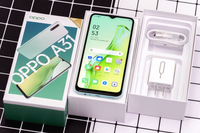 Oppo A31 trang bị màn hình 6,5 inch độ phân giải 1600x720 pixel cho tỷ lệ khung hình 20:9, notch hình giọt nước và được bảo vệ bởi kính cường lực Corning Gorilla Glass 3.