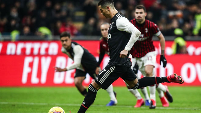 Ronaldo sút penalty chính xác giải cứu Juventus thoát thua Milan ở lượt đi bán kết cúp Quốc gia Ý 3 tuần trước