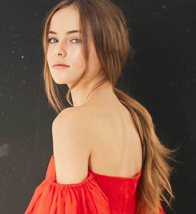 Dung nhan hiện tại của Kristina Pimenova không khiến công chúng thất vọng vì cô vẫn giữ được đường nét hài hòa cũ.