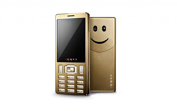 Chiếc điện thoại đầu tiên được ra mắt năm 2008 của OPPO với tên gọi Smile Phone