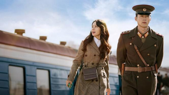 Cặp đôi chính "đại úy Ri" và nàng "tiểu thư tài phiệt" Yoon Seri trong phim "Hạ cánh nơi anh" vừa gây sốt thời gian qua.