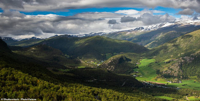 Nằm ở miền nam Na Uy, vườn quốc gia Jotunheimen là nơi sinh sống của tuần lộc, nai sừng tấm và các loài chồn quý. Khu bảo tồn cũng có 200 đỉnh núi.
