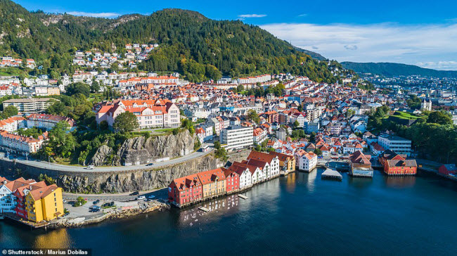 Bergen là thành phố lớn thứ hai ở Na Uy, với số dân 280.000 người.
