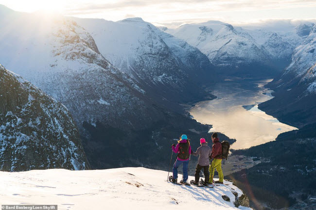 Nằm giữa vịnh Sognefjord và Hardangerfjord, thành phố Voss được coi là thủ đô của các hoạt động mạo hiểm ở Na Uy.
