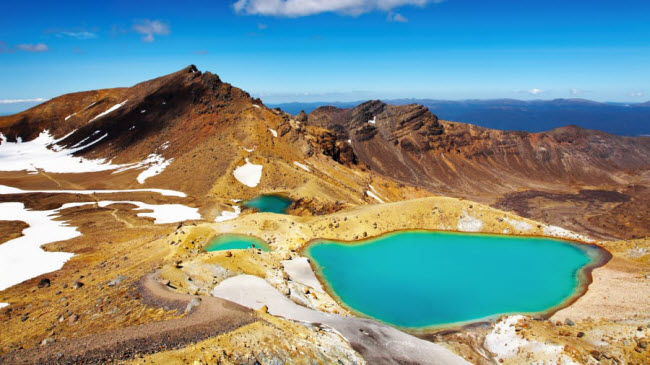 Vườn quốc gia Tongariro: Nơi đây có hồ nước trong xanh nằm trên đỉnh núi Tongariro, một trong 3 núi lửa nằm ở cuối phía nam của hồ Taupo.