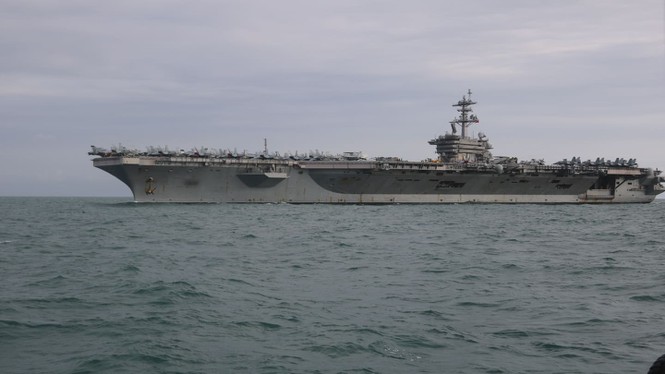 USS Theodore Roosevelt (CVN-71) là tàu sân bay thứ 4 thuộc siêu hàng không mẫu hạm lớp Nimitz, cùng lớp với tàu USS Carl Vinson.