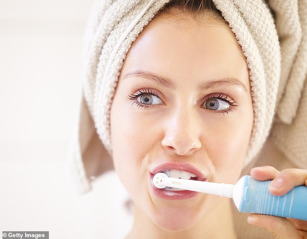 Thói quen đánh răng 3 lần/ngày giúp giảm nguy cơ mắc bệnh đái tháo đường.