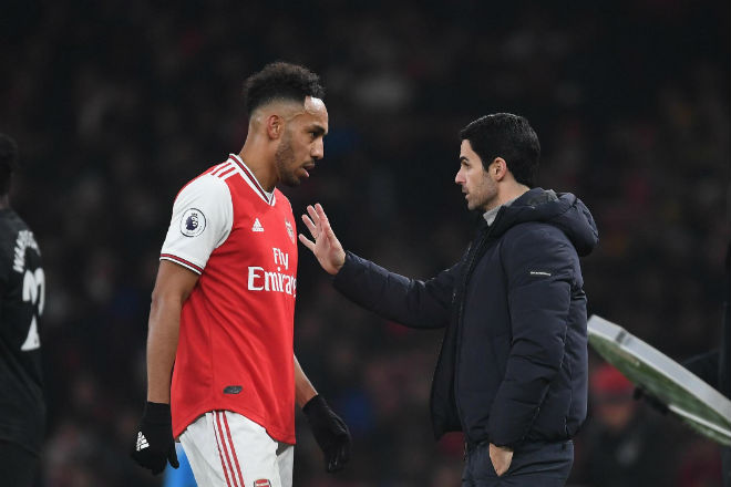 HLV Arteta đang cố gắng níu giữ Aubameyang