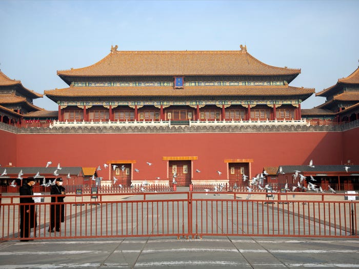 Tử Cấm Thành tại Bắc Kinh (Trung Quốc)&nbsp;thường rất đông khách trong dịp Tết Nguyên đán, nhưng năm nay địa điểm này đã đóng cửa từ tháng 1 để ngăn chặn sự lây lan của Covid-19.