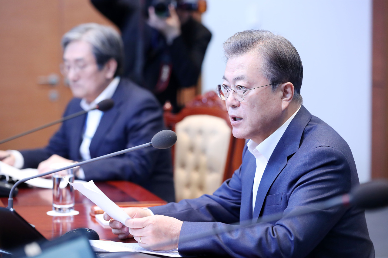 Ông Moon Jae-in&nbsp;trong cuộc họp về tình hình dịch bệnh tại Hàn Quốc ngày 9.3 (ảnh: Yonhap)