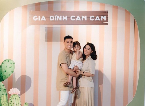 “Gia đình Cam Cam” còn có hẳn một kênh YouTube mang tên mình với gần 600.000&nbsp;follower.