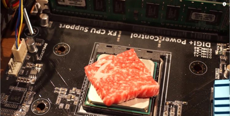 Anh chàng này đã nướng thịt bò trên chiếc CPU của mình (Nguồn: Oddycentral)