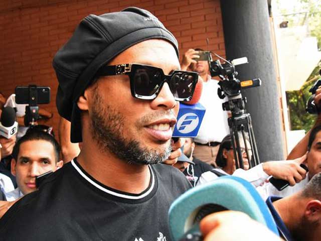 Ronaldinho nguy cơ ngồi tù dài hạn