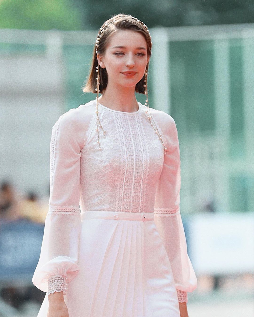 Angelina Danilova xuất hiện tại một sự kiện và được báo giới nhận xét là nữ thần giáng thế.