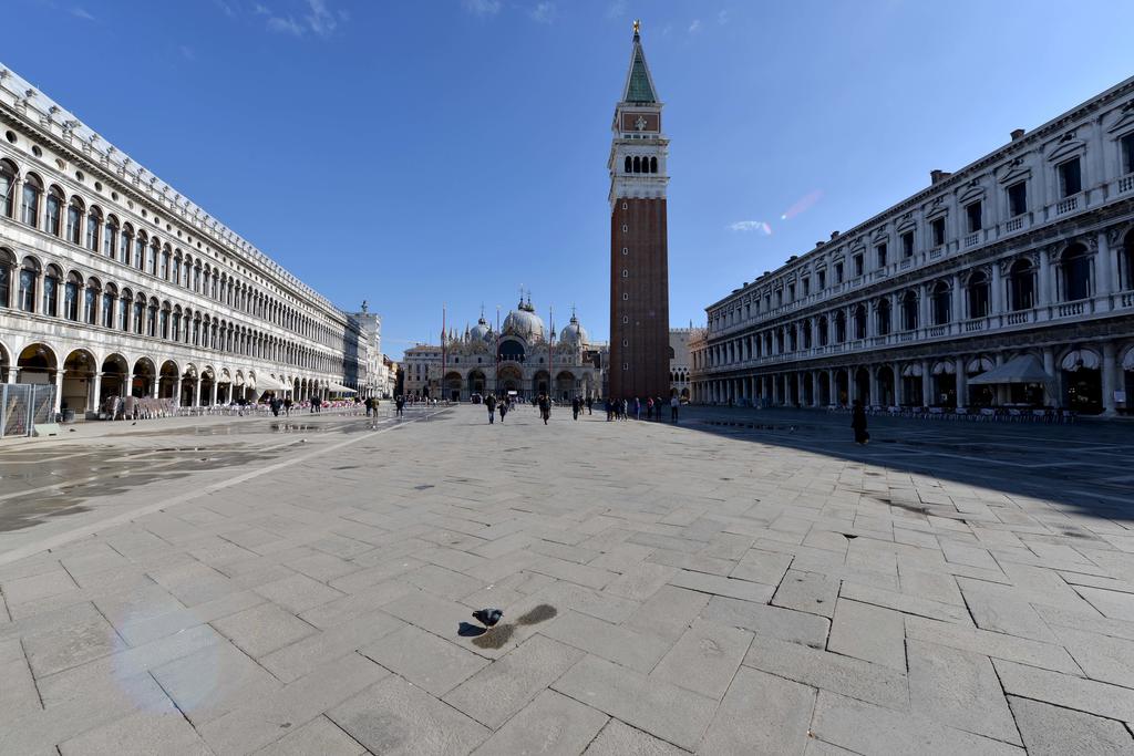 Quảng trường San Marco ở Venice vắng lặng trong ngày đầu phong tỏa hôm 8.3.