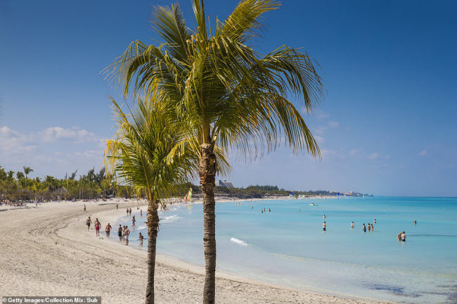 Varadero, Cuba: Bãi biển là một trong những điểm đến hấp dẫn nhất ở Cuba, bởi vì nơi đây có phong cảnh đẹp, nước trong xanh và nông.
