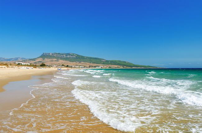 1. Bãi biển &nbsp;Bãi biển Playa de Bolonia, Cadiz, Tây Ban Nha.