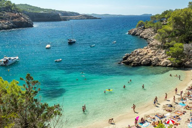 5. Bãi biển &nbsp;Platja des Cavallet, &nbsp;Ibiza, Tây Ban Nha.