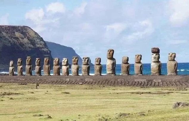 Những tượng đá hình thù kỳ dị trên đảo Phục Sinh - 1