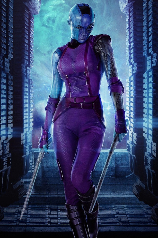 Trong loạt phim “Guardians of the Galaxy” và “Avengers”, Nebula - con gái nuôi của Thanos do người đẹp Karen Gillan thủ vai, gây ấn tượng với tạo hình nửa người, nửa robot, có đầu trọc và làn da xanh đáng sợ.