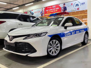 Tin tức ô tô - Ngắm Toyota Camry 2020 của lực lượng CSGT Việt Nam