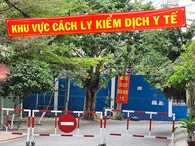 TP.HCM cách ly một khu vực để kiểm dịch y tế.