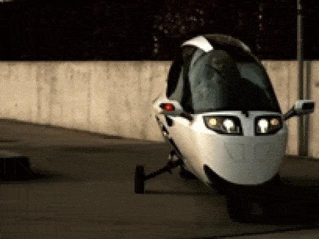 Thế giới xe - LẠ: Môtô thiết kế như xe hơi, thân giống cá voi sát thủ, chạy cực ngầu