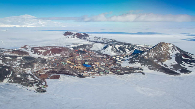 Trạm McMurdo, Nam Cực: Đây là trạm nghiên cứu khoa học lớn nhất ở Nam Cực và là địa điểm lạnh nhất trên thế giới.
