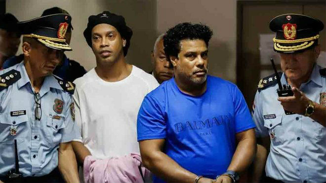 Anh em Ronaldinho vẫn đang bị tạm giam ở Paraguay vì dùng hộ chiếu giả nhập cảnh
