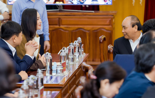 Mai Phương Thúy được vinh dự góp mặt trong "Lễ phát động toàn dân chống dịch Covid-19" cùng các quan chức cấp cao và Thủ tướng Nguyễn Xuân Phúc.