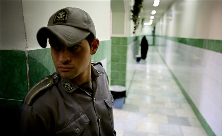 Iran sẽ phóng thích 85.000 tù nhân để ngăn sự lây lan của dịch Covid-19 (Ảnh: Reuters)