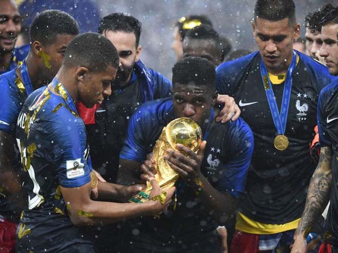 Umtiti là mảnh ghép phù hợp với MU lúc này?