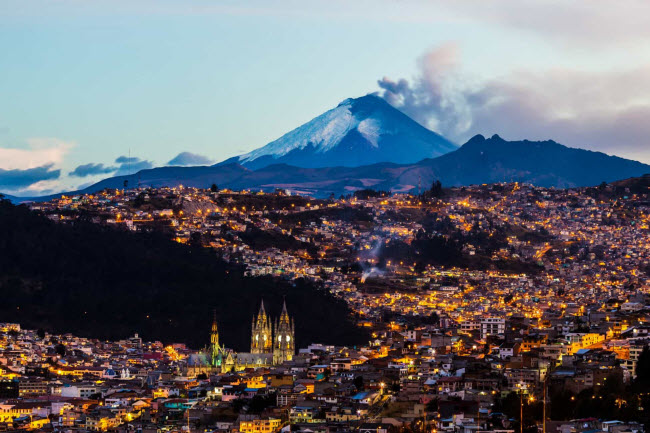 Ecuador: Khí hậu ở &nbsp;Ecuador thực sự tuyệt vời, đặc biệt ở những vùng ven biển và vùng núi Andes. Chi phí sinh hoạt ở đây cũng rất hợp lý. Giá thuê căn hộ và vé tàu xe cực kỳ rẻ.