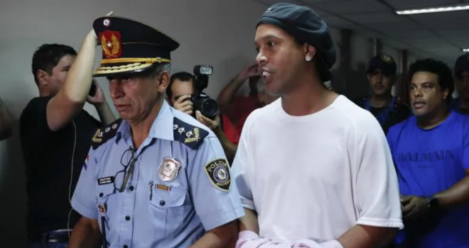 Anh em Ronaldinho có nguy cơ ngồi tù 5 năm thay vì chỉ "bóc lịch" 6 tháng ở Paraguay