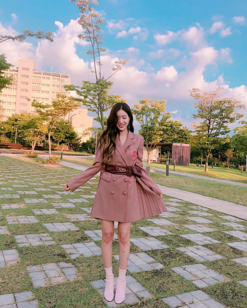 4 phong cách thời trang tôn vẻ quyền lực của các hot girl xứ Hàn - 3