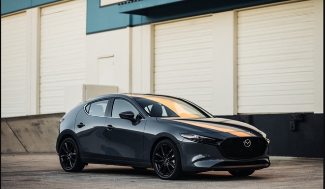 Mazda 3 Sport màu xám đá mạnh mẽ