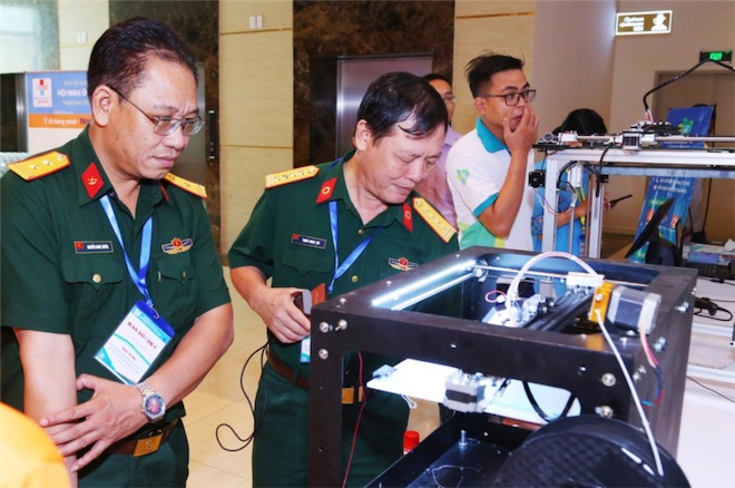 Máy in 3D tại “Vườn ươm sáng tạo” của Bệnh viện Quân dân Y miền Đông. (Ảnh: Sở Y tế TP.HCM)