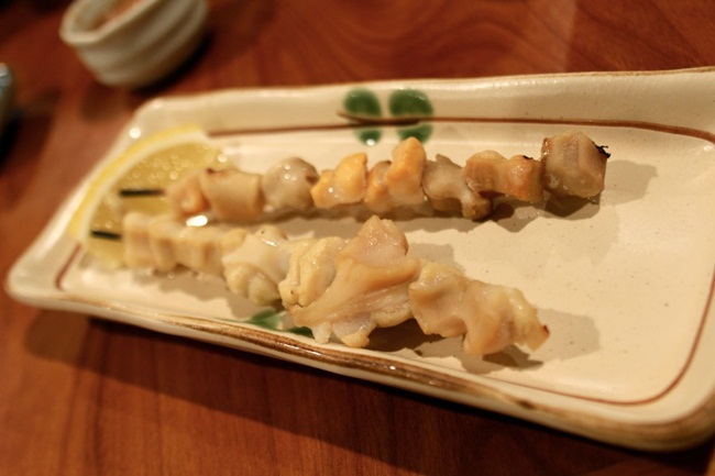 Tại các nhà hàng, tu hài được xem là loại hải sản chất lượng cao, thượng hạng để chế biến thành các món có giá không hề rẻ.