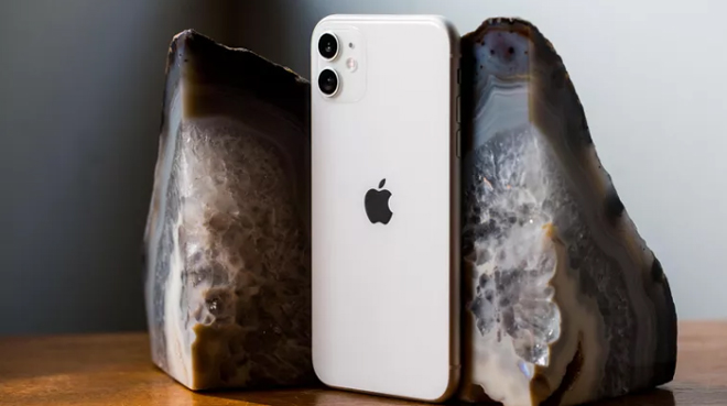 iPhone 11 chỉ có camera sau kép.