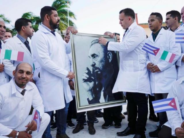 Cuba điều đoàn y bác sĩ sang giúp Italia chống dịch Covid-19