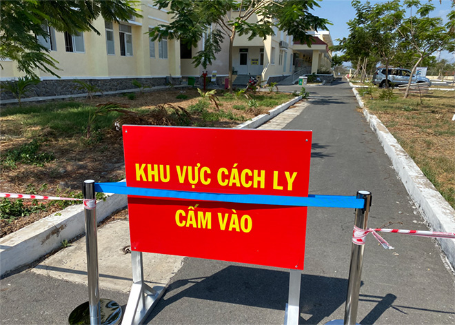 Toàn bộ khuôn viên còn lại của bệnh viện (ngoài khoa Cấp cứu) được dành cho các khu vực cách ly điều trị và cách ly theo dõi.