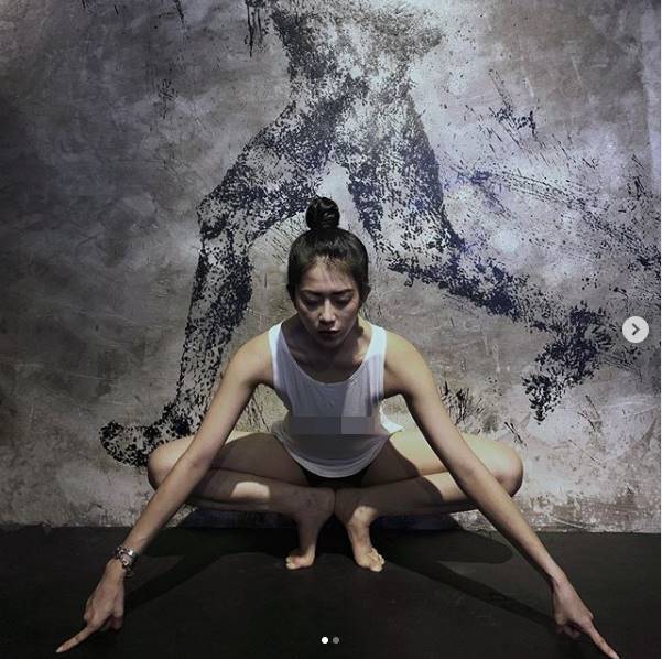 Mai Sương chọn đồ tập yoga đơn giản, thoải mái.