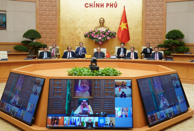 Thủ tướng Nguyễn Xuân Phúc dự Hội nghị thượng đỉnh trực tuyến G20. Ảnh: VGP.&nbsp;