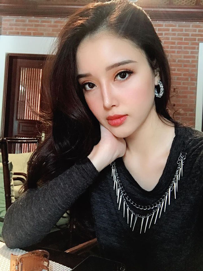 Dù Mai Ngọc Phượng&nbsp;không tham gia showbiz nhưng đã trở thành người đẹp&nbsp;đình đám trên mạng xã hội.&nbsp;Cô hiện đang kinh doanh riêng và rất thành công