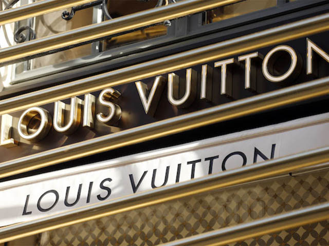 Tập đoàn mẹ của Louis Vuitton cung cấp khẩu trang phòng dịch Covid-19