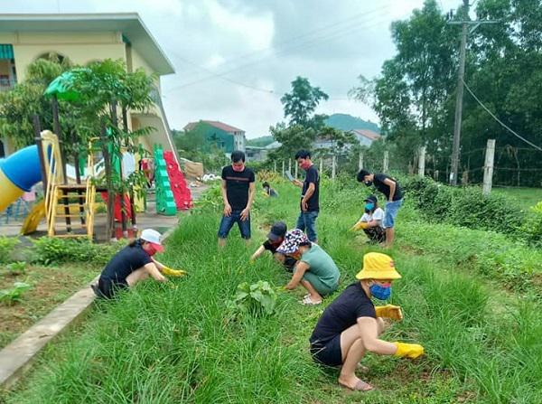 Muôn hoa khoe sắc trong khu cách ly công dân ở Hà Tĩnh - 2