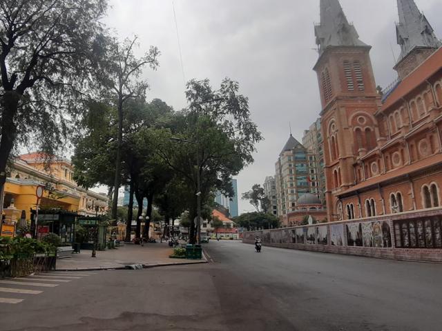 Ảnh đường phố Sài Gòn vắng vẻ trong những ngày chống dịch Covid-19
