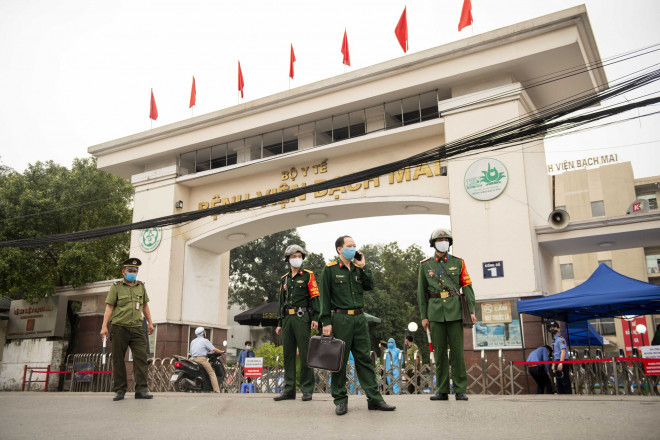 Bệnh viện Bạch Mai (Hà Nội), nơi bệnh nhân số 178 từng làm việc cung cấp nước sôi, thực phẩm.