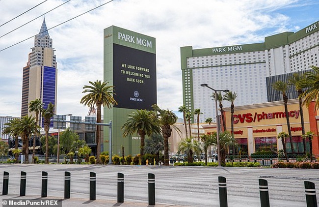 Theo báo cáo của MGM Resorts International - nhà điều hành 13 sòng bạc hạng sang ở Las Vegas và hàng chục nơi khác trên khắp nước Mỹ đang mất 14,4 triệu USD/ngày (~334 tỷ đồng) và chỉ "trụ" được 9 tháng trước khi hết sạch tiền mặt.  
